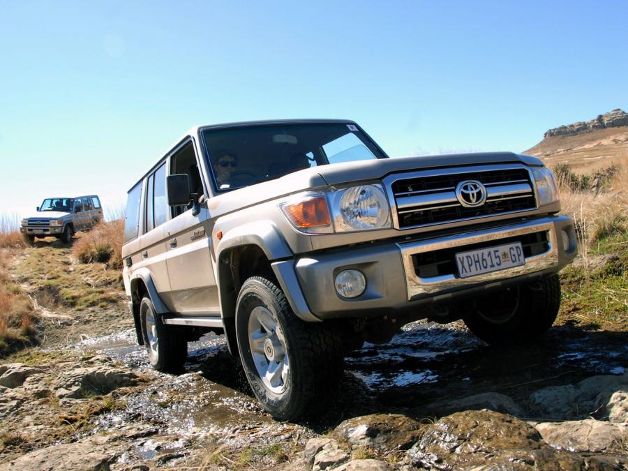  Toyota Land Cruiser 70 2007 года  (ZA) (фото 12 из 17)
